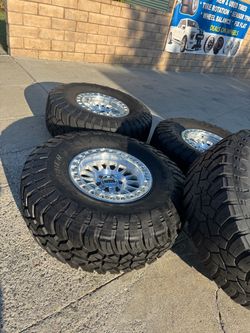 New KMC wheels 17x8.5 6 lugs 6x135 37 inch tires