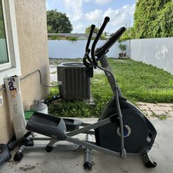 Nautilus E614 Elliptical Machine