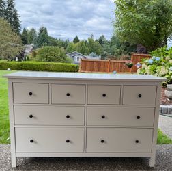 ikea glossy hemnes 8 drawer dresser (DELIVERY AVAILABLE) like new!