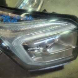 2015 2016 2017 2018 2020 Gmc  Yukon  Right  Headlight Part 