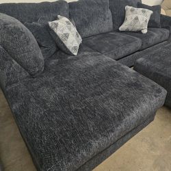 Grey Plush Sectional New (4TH OF JULY SALE)