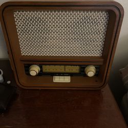 Antique Radio With Bluetooth 