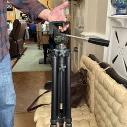 Vintage Bausch & Lomb Professional Tripod – 3-Way Pan Head