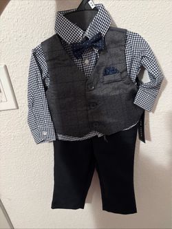 Brand new infant tux with bow tie 12 months color char