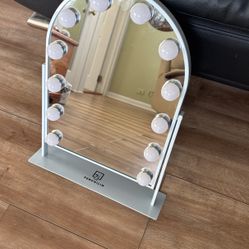 Frenchilin Hollywood Makeup Mirror . Cash Only 77023