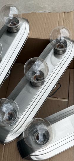 Bathroom vanity light fixture