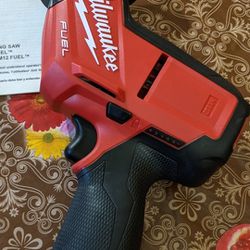 Milwaukee

M12 FUEL 12V Lithium-Ion Brushless Cordless HACKZALL Reciprocating Saw (Tool-Only)

