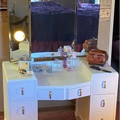 VINTAGE HOLLYWOOD PREMIUM ALL WHITE VANITY SET WITH 3 PANEL MIRRORS