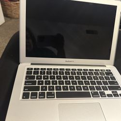 Apple Laptop 