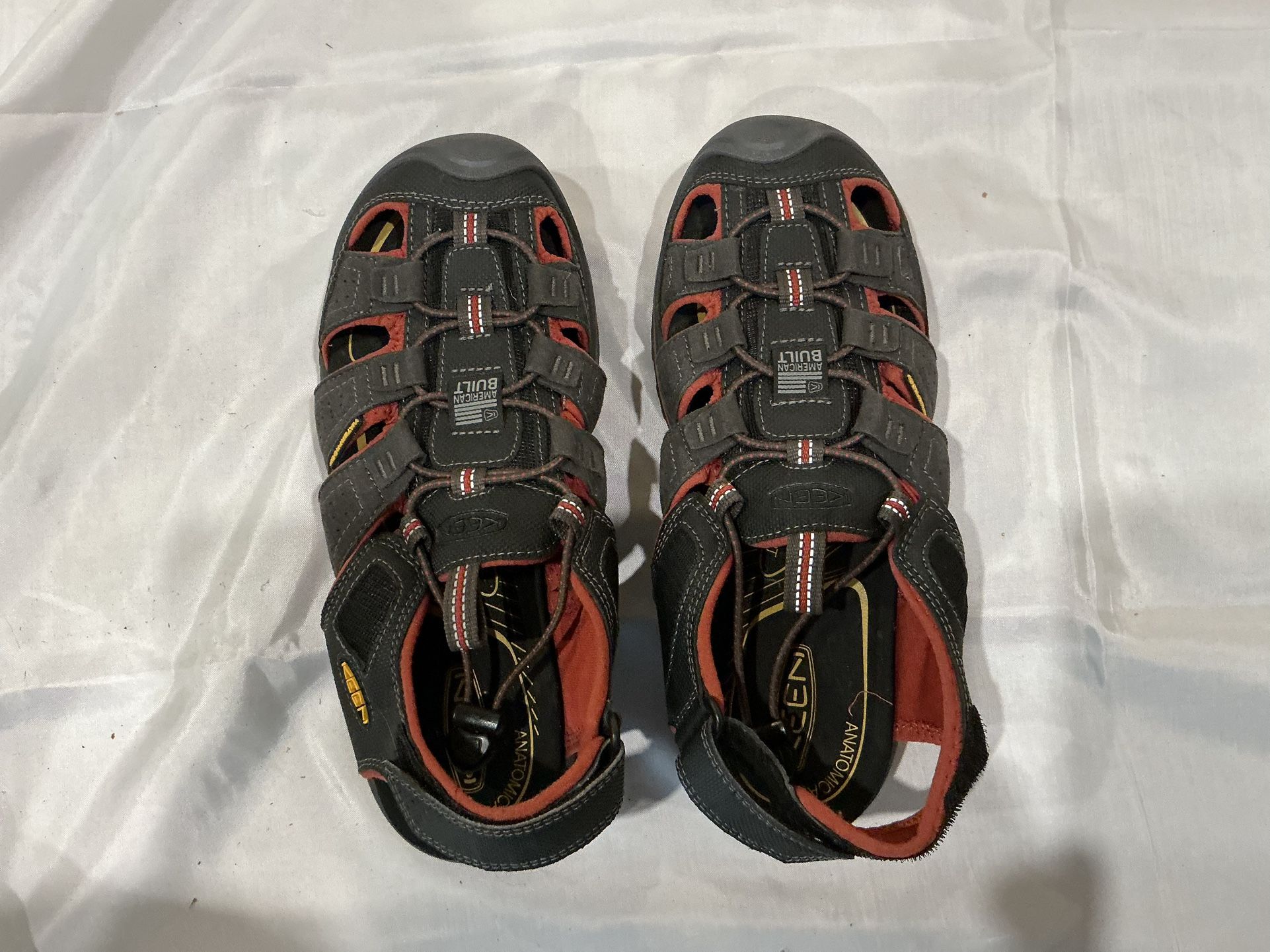 KEEN Men’s Size 7.5 Hiking Sandals – Excellent Condition – American Built