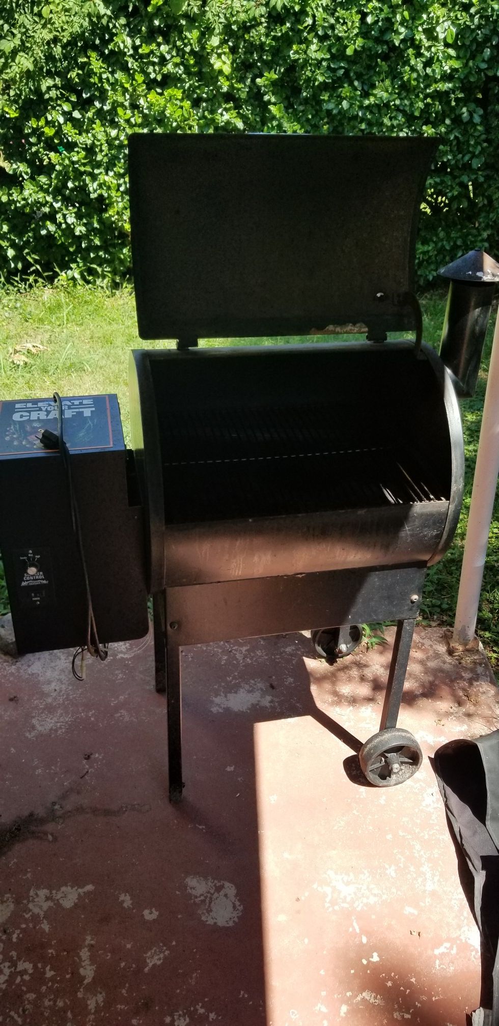 Traeger Lil Tex Bbq070 Wood pellet grill for Sale in Norfolk, VA OfferUp