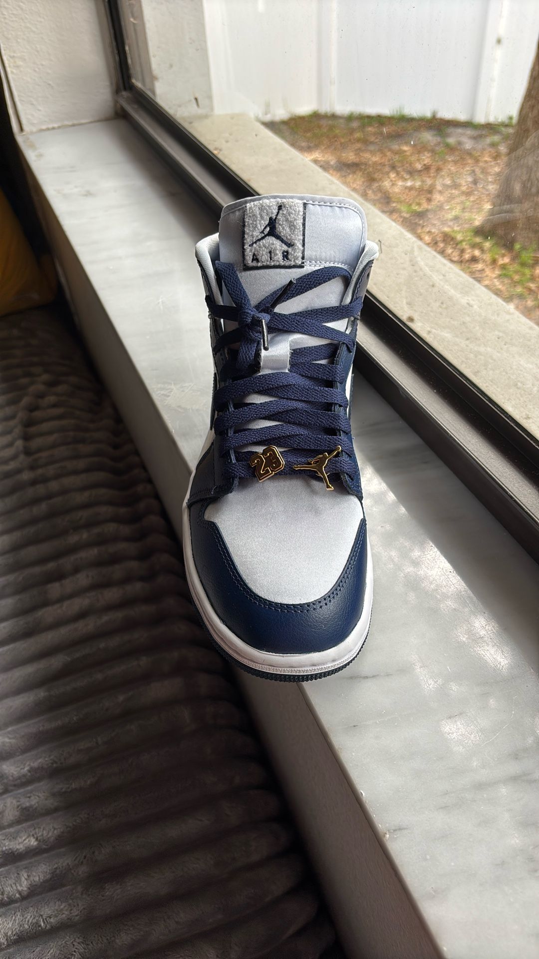Wmns Air Jordan 1 MID SE