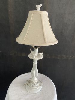 Ornate White/White Tabletop Lamp w/Bird Decorations