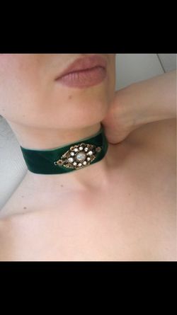 green choker with detail