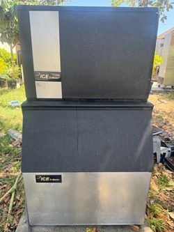 Iceomatic ice machine with bin