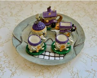 VINTAGE HALLOWEEN MINIATURE TEA SET SKULL TRAY POT CUP SAUCER PUMPKIN GHOST 10pc