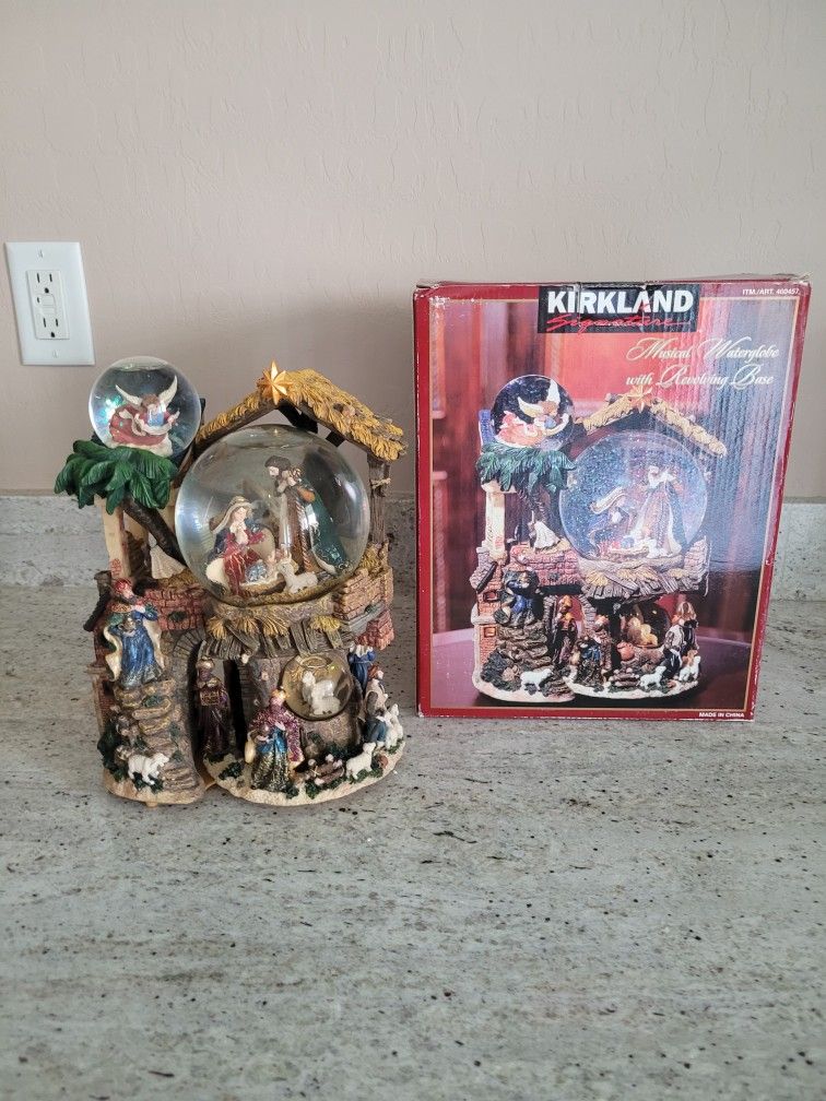 Kirkland Signature Musical Waterglobe