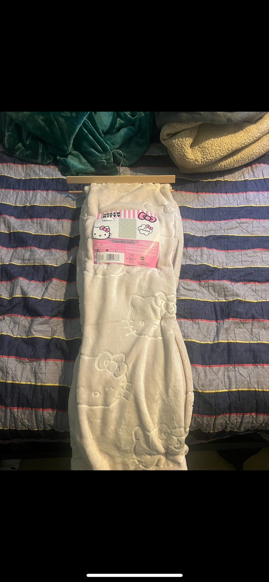 Hello Kitty Cream Blanket