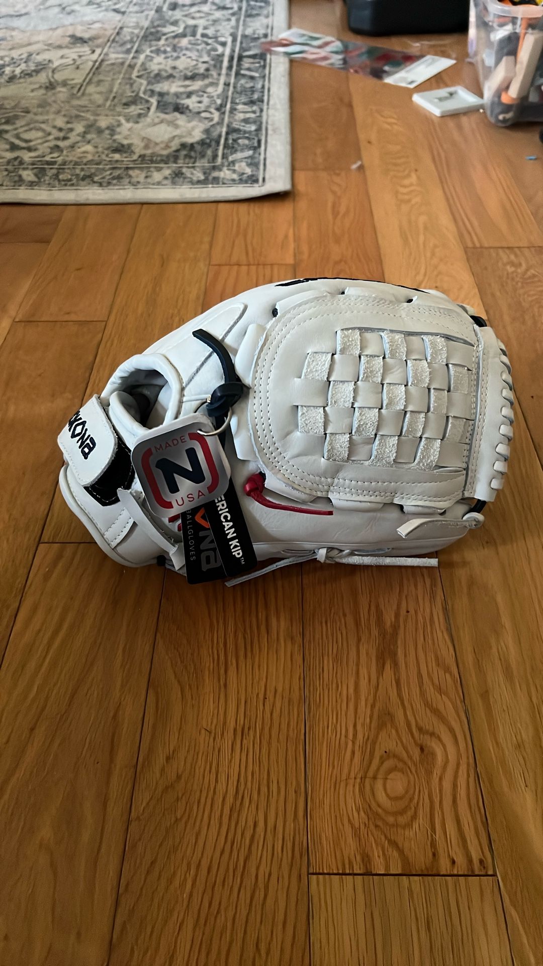 Brand New! Nokona A-1250 Glove