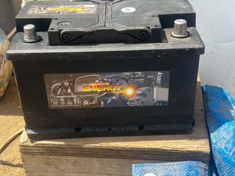 In very good condition motive energy group 48 h6 battery 100% health 100% charge 2026 $5 off  with a old battery
