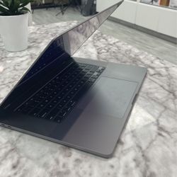 16”MacBook Pro I9 32gb Ram Tb Ssd >>