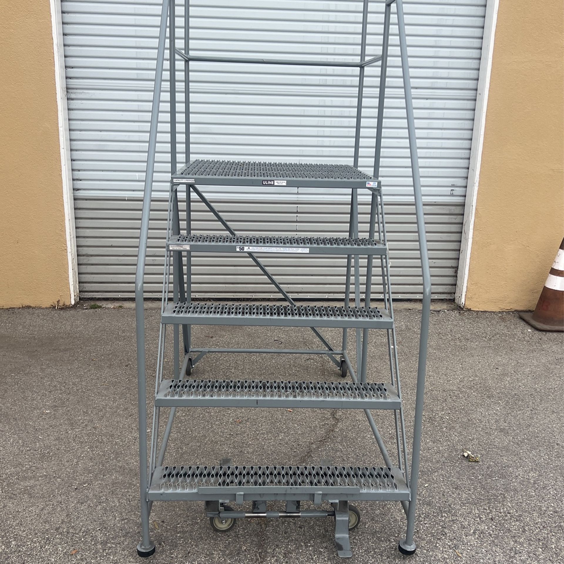 Uline H-1869 5 Step 50” Height 36” X 36” Platform Rolling Work Platform Ladder
