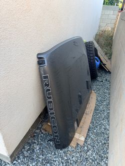 Jeep Wrangler JL hood