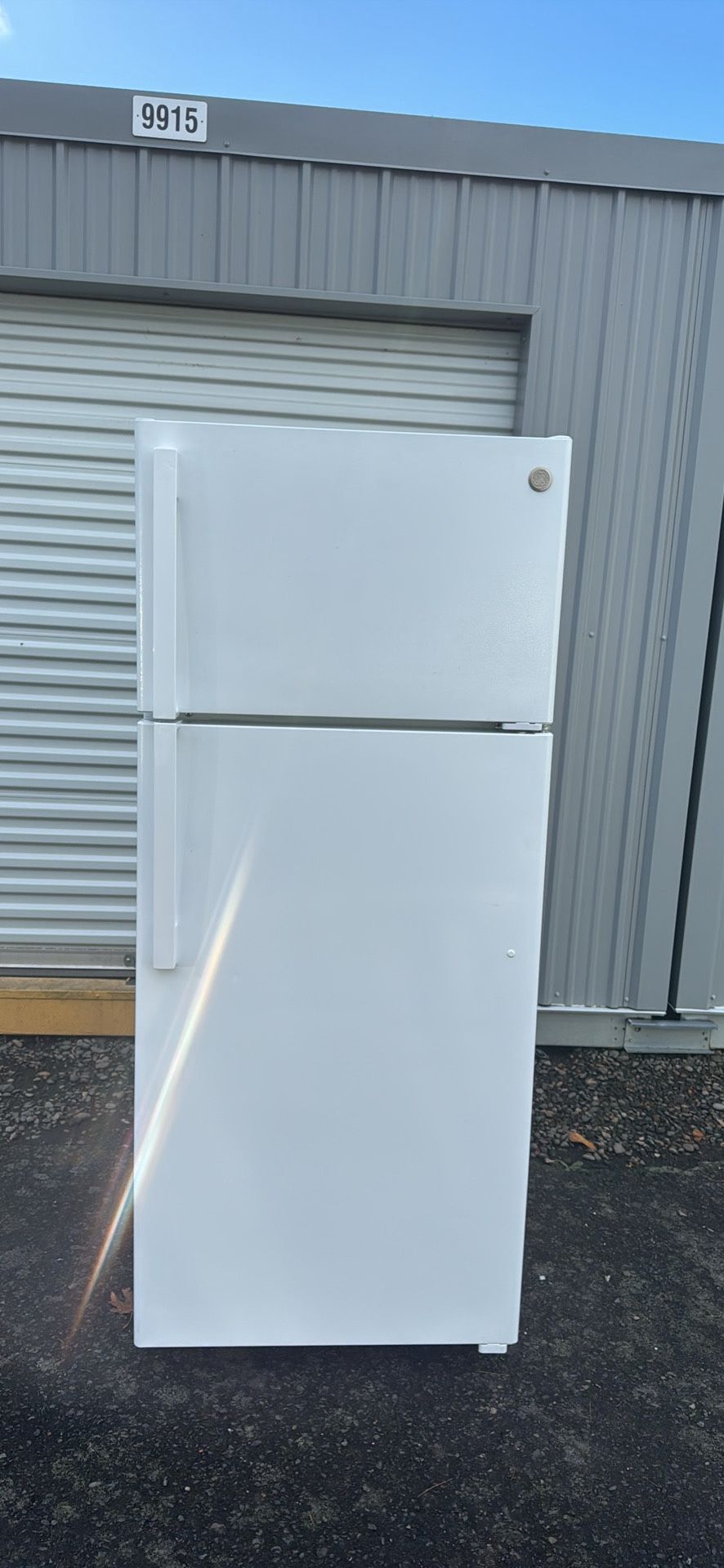 GE refrigerator in excellent condition🧊