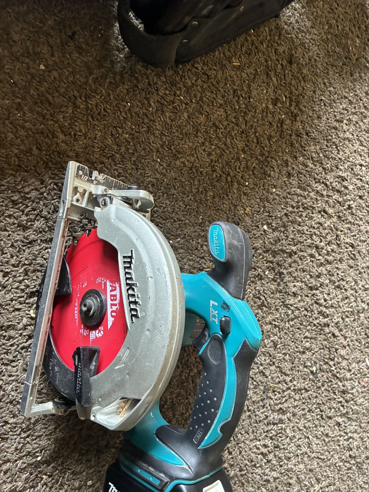 A saw, with 18V battery, and double charged