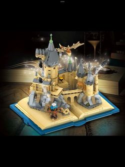Magic Castle Building Block Set. 732 Pieces