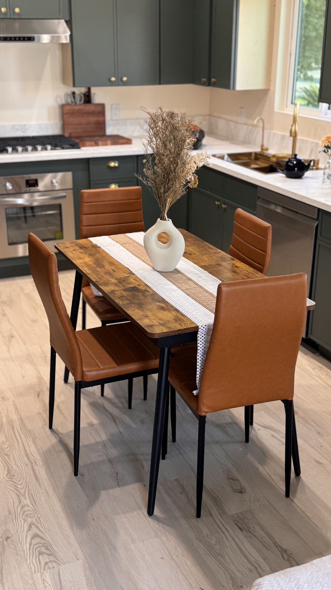 Extendable Dining Table with 4 Chairs