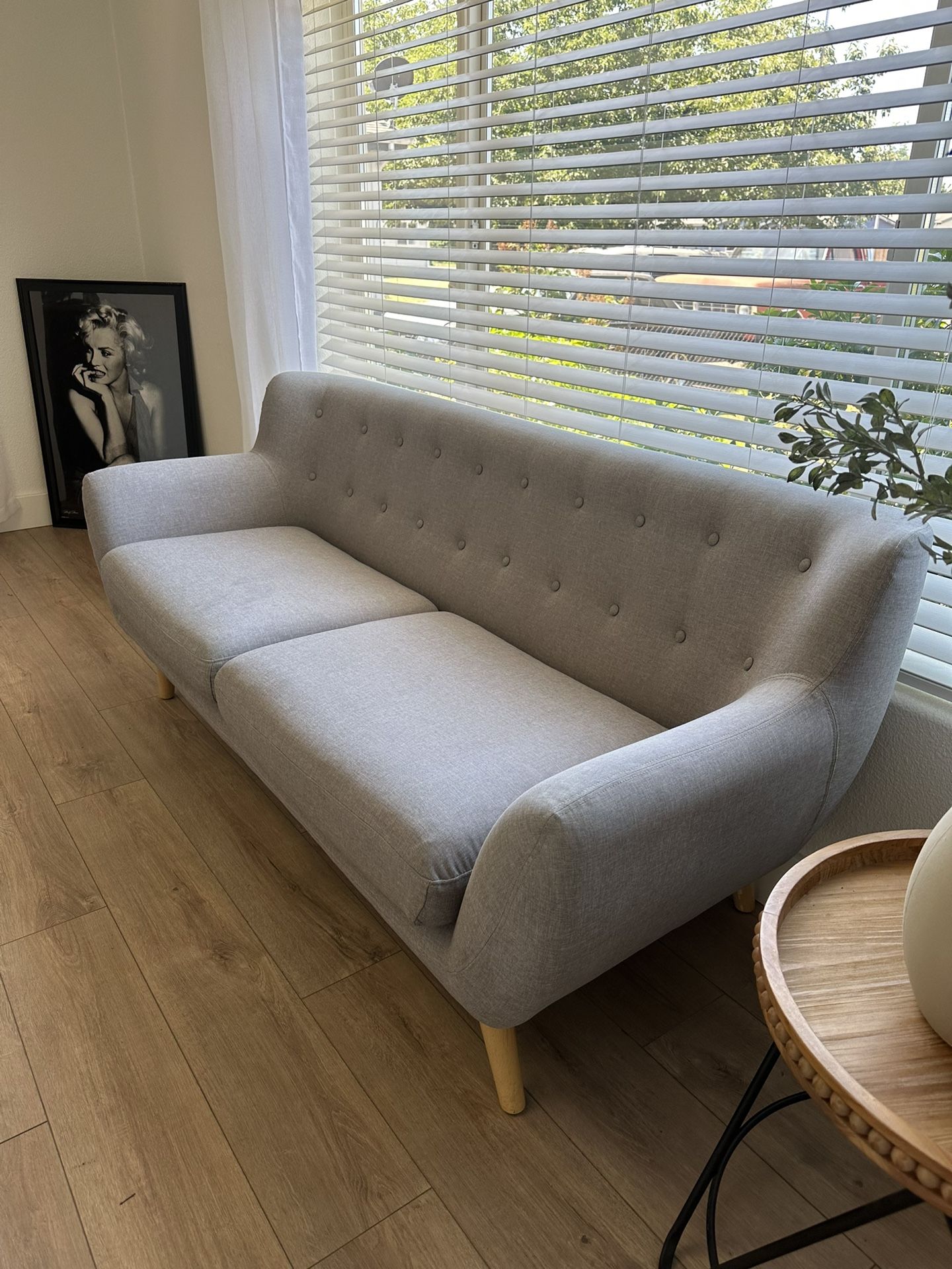 Mid Century Modern Light Grey Sofa 🛋️. FREE DELIVERY 🚚