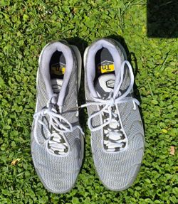 Nike Air Max Plus Light Gray White Mesh Low Top Athletic Sneakers, size 9