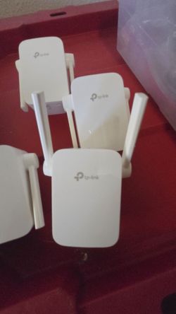 TP-Link AC1200 Wi-Fi Range Extenders.