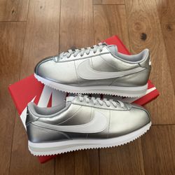 Nike Cortez Metallic Silver Grey White Lace Up Sneakers IR0042-001 Women's Size 9