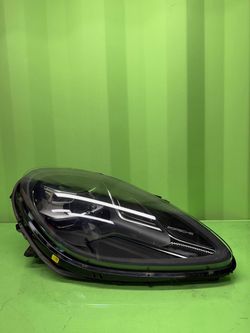 2019 2020 2021 PORSCHE MACAN Right Passenger Side Headlight OEM 95B941010AR