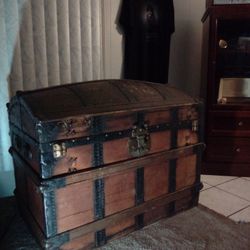 Ok Late 1800s Trunk