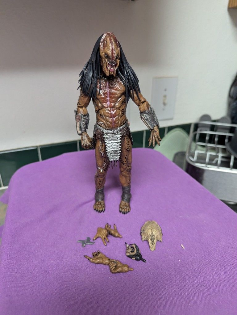 NECA Prey Ultimate Feral Predator 7
