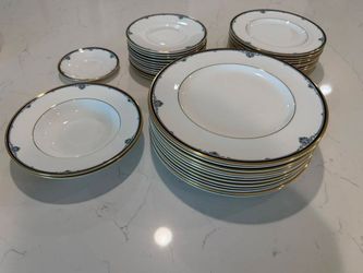 Royal Doulton Princeton H5098 Fine Bone China Dinnerware Set Plates Bowls Saucer