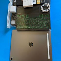 Apple IPad Air 13” (Liquid Retina Display / M2 chip / 2024  model) 128GB with Pen, keyboard & Accessories