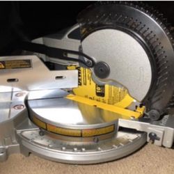 DeWALT 10”  compound MITER SAW