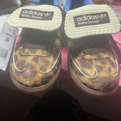 Cheetah sneakers Size 6.5 US