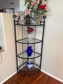 Corner shelf unit