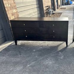 Dresser with nightstands