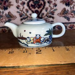 Chinese Wucai  Porcelain Teapot