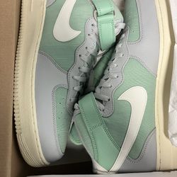 Men’s Nike Air Force Ones Mid