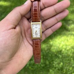 Gruen Curvex Quartz Mens Gold Tone Watch   Leather band vintage watch
