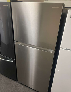 Samsung Stainless Top Mount w/ Ice Maker — Clean, Ready