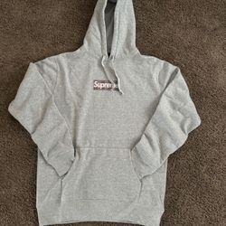 Supreme/ Burberry size large