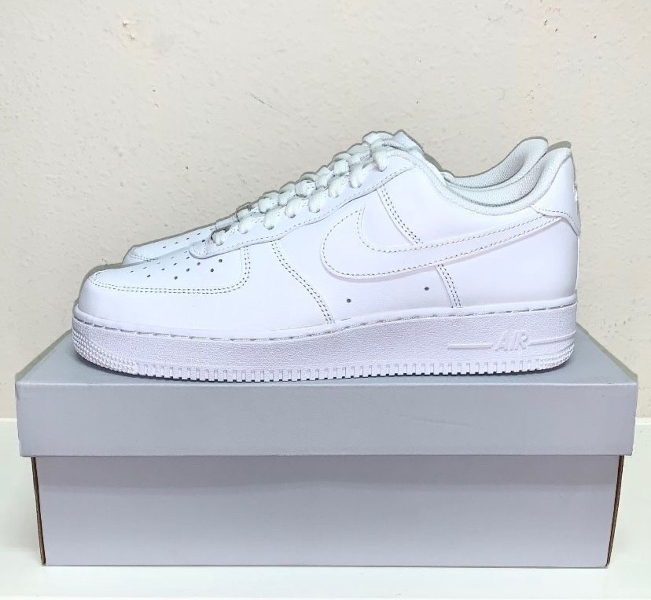 BRAND NEW NIKE AIR FORCE LOW 07 TRIPLE WHITE MEN